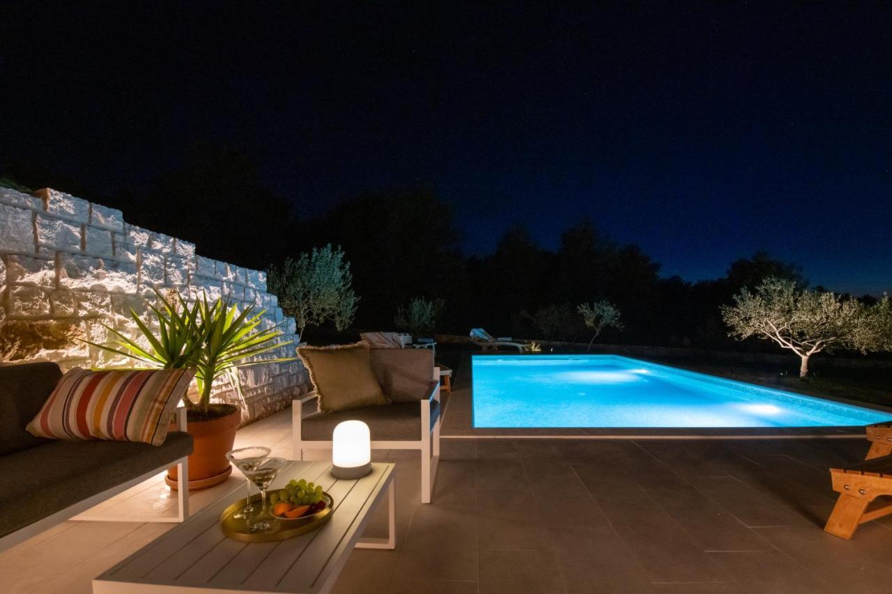 Villa Mista Sutivan Exterior foto